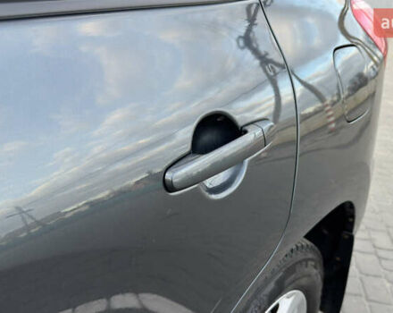 Серый Тойота РАВ 4, объемом двигателя 2 л и пробегом 90 тыс. км за 12300 $, фото 78 на Automoto.ua