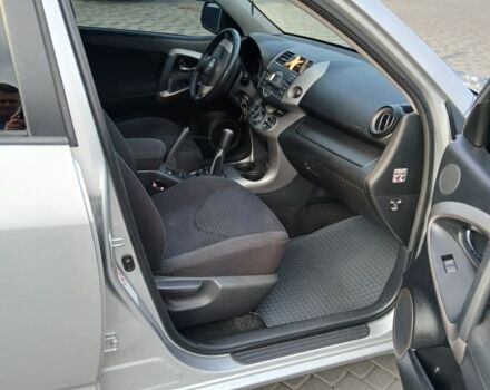 Серый Тойота РАВ 4, объемом двигателя 2 л и пробегом 260 тыс. км за 10100 $, фото 6 на Automoto.ua