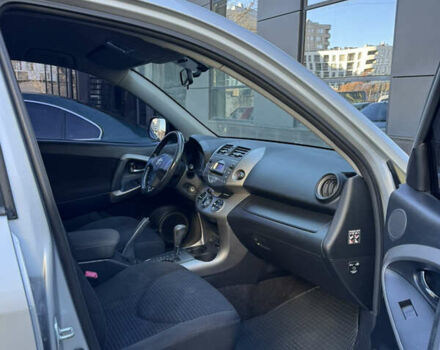 Серый Тойота РАВ 4, объемом двигателя 2 л и пробегом 108 тыс. км за 10999 $, фото 6 на Automoto.ua