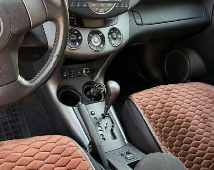 Серый Тойота РАВ 4, объемом двигателя 2 л и пробегом 267 тыс. км за 10900 $, фото 2 на Automoto.ua