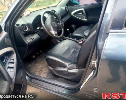 Серый Тойота РАВ 4, объемом двигателя 2 л и пробегом 180 тыс. км за 8500 $, фото 6 на Automoto.ua