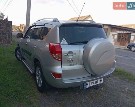 Серый Тойота РАВ 4, объемом двигателя 2 л и пробегом 165 тыс. км за 9999 $, фото 4 на Automoto.ua
