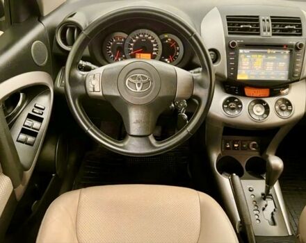 Серый Тойота РАВ 4, объемом двигателя 2 л и пробегом 190 тыс. км за 11700 $, фото 7 на Automoto.ua