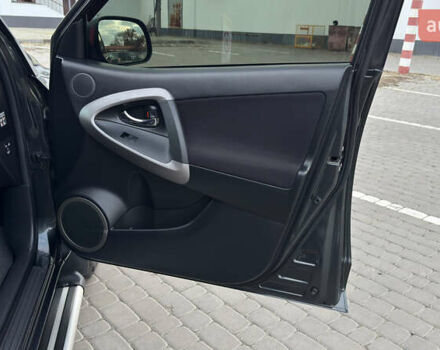 Серый Тойота РАВ 4, объемом двигателя 2 л и пробегом 90 тыс. км за 12300 $, фото 135 на Automoto.ua