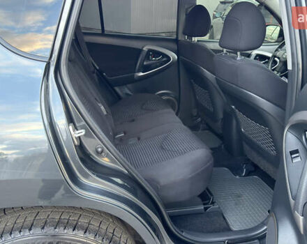 Серый Тойота РАВ 4, объемом двигателя 2 л и пробегом 90 тыс. км за 12300 $, фото 126 на Automoto.ua