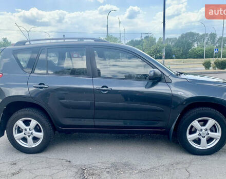 Серый Тойота РАВ 4, объемом двигателя 2 л и пробегом 317 тыс. км за 11777 $, фото 5 на Automoto.ua