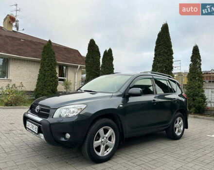 Серый Тойота РАВ 4, объемом двигателя 2 л и пробегом 230 тыс. км за 9450 $, фото 4 на Automoto.ua