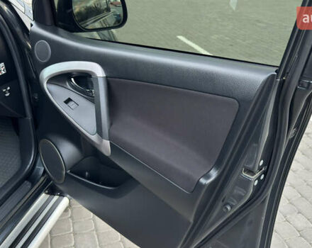 Сірий Тойота РАВ 4, об'ємом двигуна 2 л та пробігом 90 тис. км за 12300 $, фото 136 на Automoto.ua