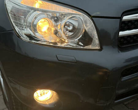 Серый Тойота РАВ 4, объемом двигателя 2 л и пробегом 252 тыс. км за 9700 $, фото 4 на Automoto.ua