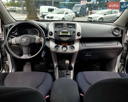 Сірий Тойота РАВ 4, об'ємом двигуна 2 л та пробігом 150 тис. км за 10800 $, фото 21 на Automoto.ua