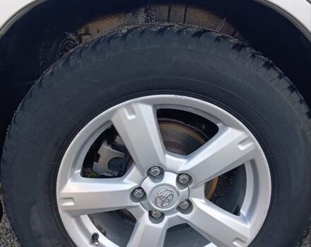 Серый Тойота РАВ 4, объемом двигателя 2 л и пробегом 165 тыс. км за 9999 $, фото 1 на Automoto.ua