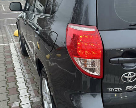 Серый Тойота РАВ 4, объемом двигателя 2 л и пробегом 252 тыс. км за 9700 $, фото 8 на Automoto.ua