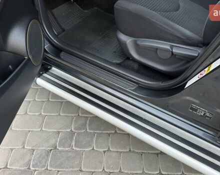 Сірий Тойота РАВ 4, об'ємом двигуна 2 л та пробігом 90 тис. км за 12300 $, фото 84 на Automoto.ua