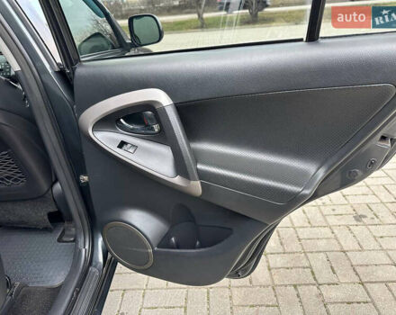 Серый Тойота РАВ 4, объемом двигателя 2 л и пробегом 230 тыс. км за 9450 $, фото 22 на Automoto.ua