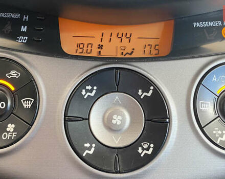 Серый Тойота РАВ 4, объемом двигателя 2.23 л и пробегом 156 тыс. км за 9650 $, фото 14 на Automoto.ua