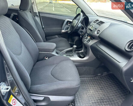 Серый Тойота РАВ 4, объемом двигателя 2 л и пробегом 213 тыс. км за 9999 $, фото 41 на Automoto.ua