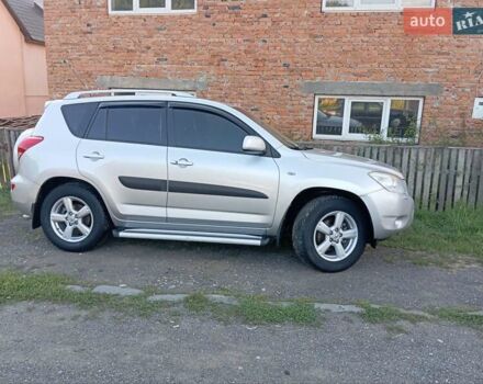 Серый Тойота РАВ 4, объемом двигателя 2 л и пробегом 165 тыс. км за 9999 $, фото 6 на Automoto.ua