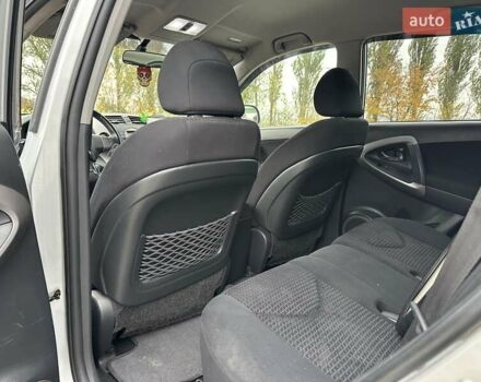 Серый Тойота РАВ 4, объемом двигателя 2 л и пробегом 309 тыс. км за 8950 $, фото 34 на Automoto.ua