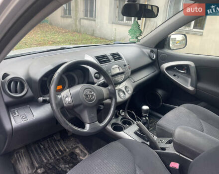 Серый Тойота РАВ 4, объемом двигателя 2.2 л и пробегом 239 тыс. км за 5700 $, фото 6 на Automoto.ua