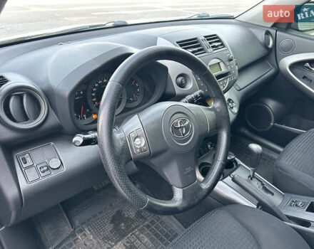 Серый Тойота РАВ 4, объемом двигателя 2 л и пробегом 213 тыс. км за 9999 $, фото 22 на Automoto.ua