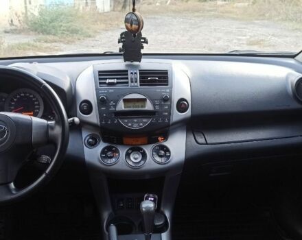 Серый Тойота РАВ 4, объемом двигателя 2 л и пробегом 220 тыс. км за 9800 $, фото 6 на Automoto.ua