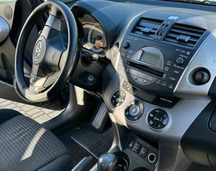 Серый Тойота РАВ 4, объемом двигателя 2 л и пробегом 240 тыс. км за 9800 $, фото 5 на Automoto.ua