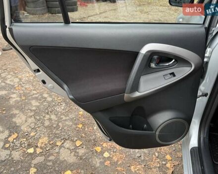 Серый Тойота РАВ 4, объемом двигателя 2 л и пробегом 80 тыс. км за 12600 $, фото 27 на Automoto.ua
