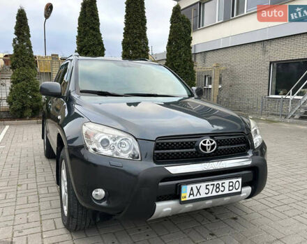 Серый Тойота РАВ 4, объемом двигателя 2 л и пробегом 230 тыс. км за 9450 $, фото 1 на Automoto.ua