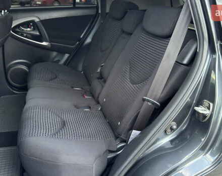 Сірий Тойота РАВ 4, об'ємом двигуна 2 л та пробігом 90 тис. км за 12300 $, фото 121 на Automoto.ua