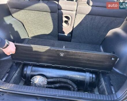 Серый Тойота РАВ 4, объемом двигателя 2 л и пробегом 240 тыс. км за 9800 $, фото 6 на Automoto.ua