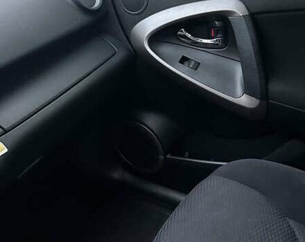 Серый Тойота РАВ 4, объемом двигателя 2 л и пробегом 252 тыс. км за 9700 $, фото 17 на Automoto.ua