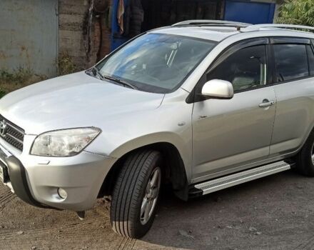 Серый Тойота РАВ 4, объемом двигателя 2 л и пробегом 220 тыс. км за 9800 $, фото 1 на Automoto.ua