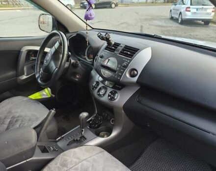 Серый Тойота РАВ 4, объемом двигателя 2 л и пробегом 167 тыс. км за 10577 $, фото 4 на Automoto.ua