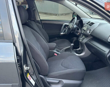 Серый Тойота РАВ 4, объемом двигателя 2 л и пробегом 90 тыс. км за 12300 $, фото 139 на Automoto.ua