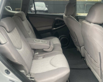 Сірий Тойота РАВ 4, об'ємом двигуна 2.4 л та пробігом 158 тис. км за 8500 $, фото 13 на Automoto.ua