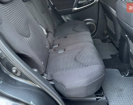 Сірий Тойота РАВ 4, об'ємом двигуна 2 л та пробігом 90 тис. км за 12300 $, фото 130 на Automoto.ua