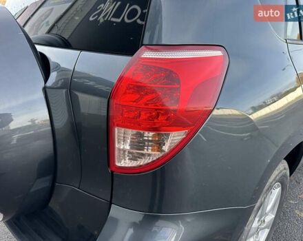 Серый Тойота РАВ 4, объемом двигателя 2 л и пробегом 213 тыс. км за 9999 $, фото 10 на Automoto.ua