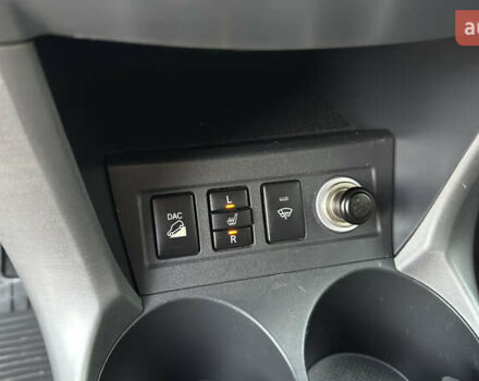 Сірий Тойота РАВ 4, об'ємом двигуна 2 л та пробігом 90 тис. км за 12300 $, фото 99 на Automoto.ua