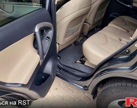 Серый Тойота РАВ 4, объемом двигателя 2 л и пробегом 191 тыс. км за 9500 $, фото 7 на Automoto.ua