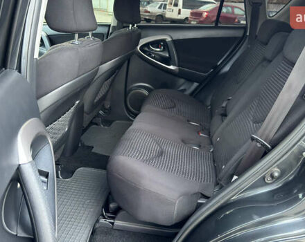 Серый Тойота РАВ 4, объемом двигателя 2 л и пробегом 90 тыс. км за 12300 $, фото 120 на Automoto.ua