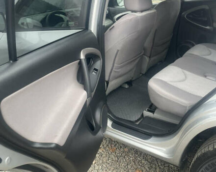 Сірий Тойота РАВ 4, об'ємом двигуна 2.4 л та пробігом 158 тис. км за 8500 $, фото 10 на Automoto.ua