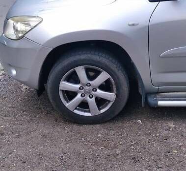 Серый Тойота РАВ 4, объемом двигателя 2 л и пробегом 346 тыс. км за 11000 $, фото 2 на Automoto.ua