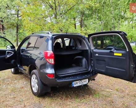 Серый Тойота РАВ 4, объемом двигателя 2 л и пробегом 257 тыс. км за 9700 $, фото 4 на Automoto.ua