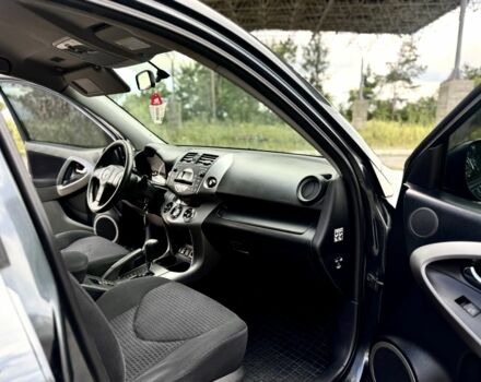 Серый Тойота РАВ 4, объемом двигателя 2 л и пробегом 241 тыс. км за 9400 $, фото 9 на Automoto.ua