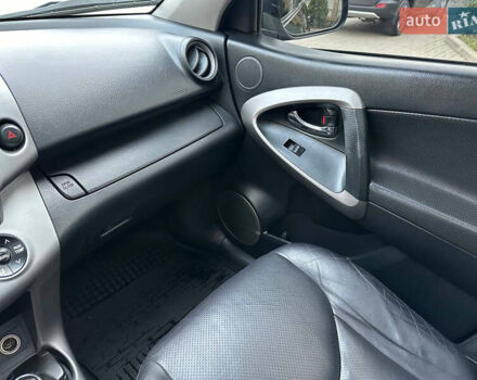 Серый Тойота РАВ 4, объемом двигателя 2 л и пробегом 230 тыс. км за 9450 $, фото 14 на Automoto.ua