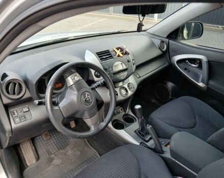 Серый Тойота РАВ 4, объемом двигателя 2 л и пробегом 260 тыс. км за 10100 $, фото 8 на Automoto.ua