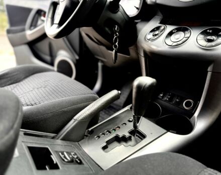 Серый Тойота РАВ 4, объемом двигателя 2 л и пробегом 241 тыс. км за 9400 $, фото 11 на Automoto.ua