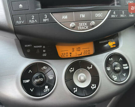 Сірий Тойота РАВ 4, об'ємом двигуна 2 л та пробігом 90 тис. км за 12300 $, фото 98 на Automoto.ua