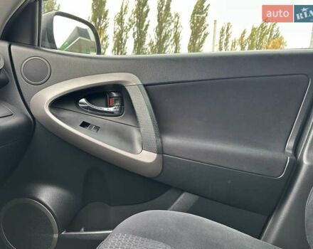 Серый Тойота РАВ 4, объемом двигателя 2 л и пробегом 309 тыс. км за 8950 $, фото 23 на Automoto.ua