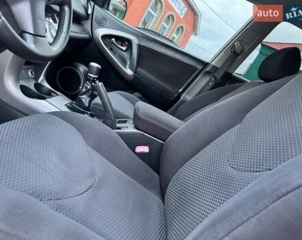 Сірий Тойота РАВ 4, об'ємом двигуна 2.23 л та пробігом 175 тис. км за 9650 $, фото 17 на Automoto.ua